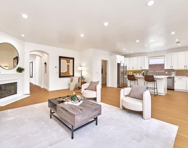 646 N Sierra Bonita Avenue - Photo Thumbnail 9