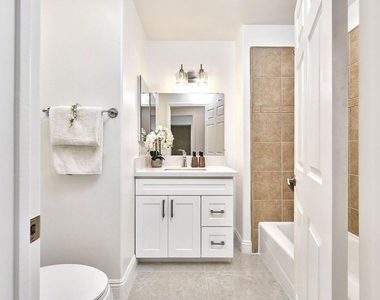 646 N Sierra Bonita Avenue - Photo Thumbnail 48