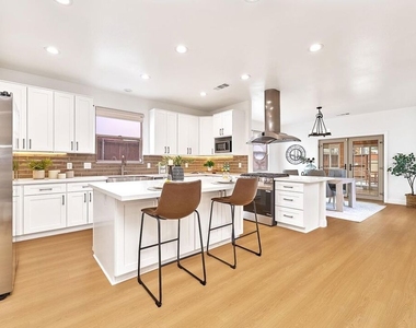 646 N Sierra Bonita Avenue - Photo Thumbnail 1