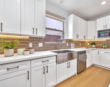 646 N Sierra Bonita Avenue - Photo Thumbnail 15