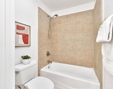 646 N Sierra Bonita Avenue - Photo Thumbnail 57