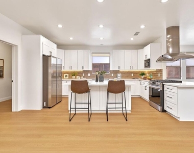 646 N Sierra Bonita Avenue - Photo Thumbnail 11