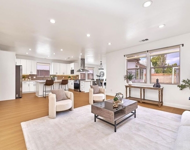 646 N Sierra Bonita Avenue - Photo Thumbnail 10