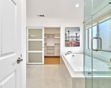 646 N Sierra Bonita Avenue - Photo Thumbnail 38