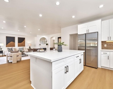 646 N Sierra Bonita Avenue - Photo Thumbnail 13