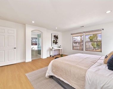 646 N Sierra Bonita Avenue - Photo Thumbnail 36