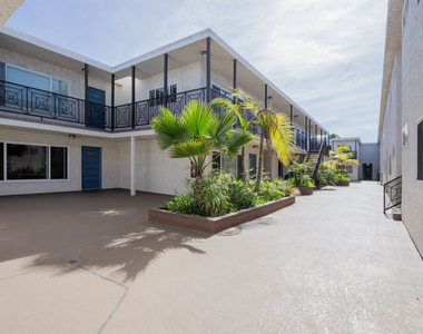 2721 2nd Street - Photo Thumbnail 12
