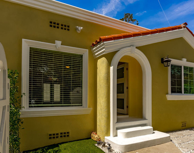 257 N La Peer Drive - Photo Thumbnail 8