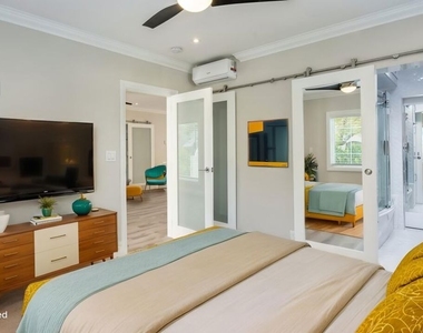 257 N La Peer Drive - Photo Thumbnail 33