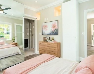 257 N La Peer Drive - Photo Thumbnail 29