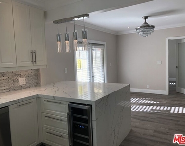 257 N La Peer Drive - Photo Thumbnail 28