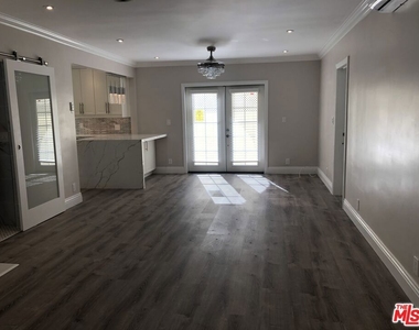 257 N La Peer Drive - Photo Thumbnail 18