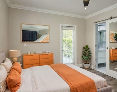 257 N La Peer Drive - Photo Thumbnail 40