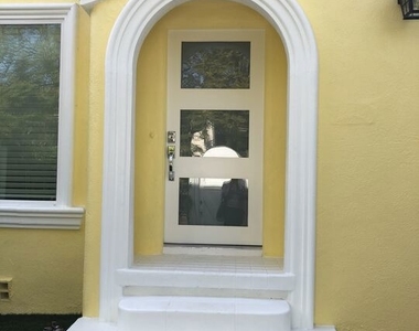 257 N La Peer Drive - Photo Thumbnail 13