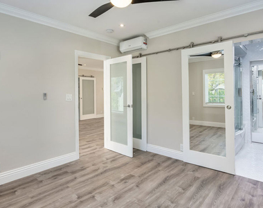 257 N La Peer Drive - Photo Thumbnail 34