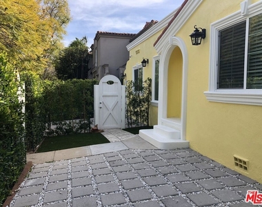 257 N La Peer Drive - Photo Thumbnail 11