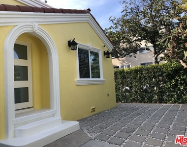 257 N La Peer Drive - Photo Thumbnail 9