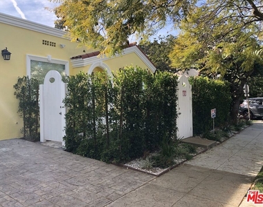 257 N La Peer Drive - Photo Thumbnail 7