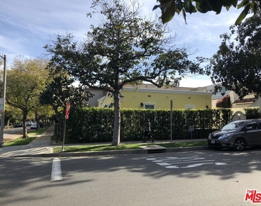 257 N La Peer Drive - Photo Thumbnail 4