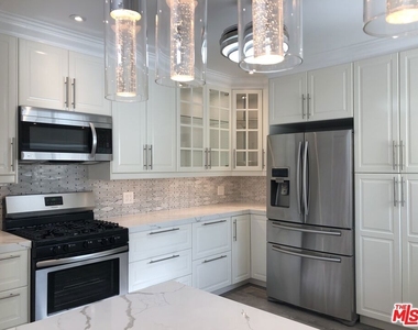 257 N La Peer Drive - Photo Thumbnail 26