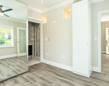 257 N La Peer Drive - Photo Thumbnail 30