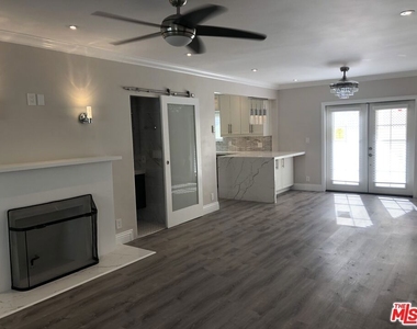 257 N La Peer Drive - Photo Thumbnail 17