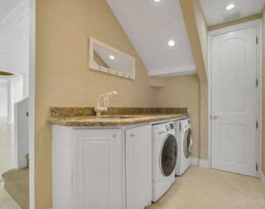10557 Rocca Place - Photo Thumbnail 19