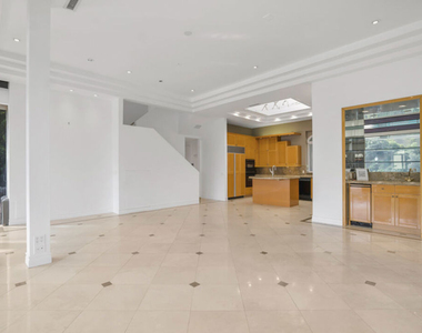 10557 Rocca Place - Photo Thumbnail 21