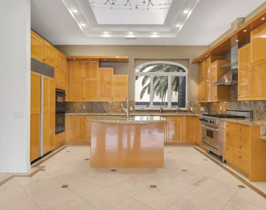 10557 Rocca Place - Photo Thumbnail 13