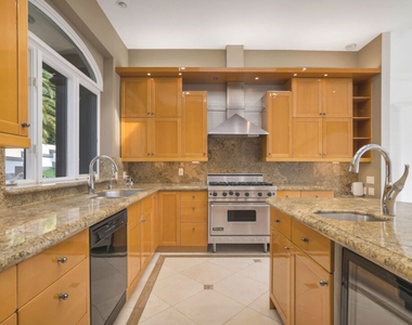 10557 Rocca Place - Photo Thumbnail 16