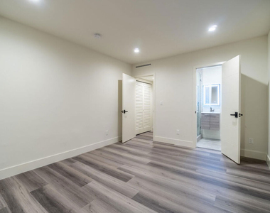 1262 N Sweetzer Avenue - Photo Thumbnail 10