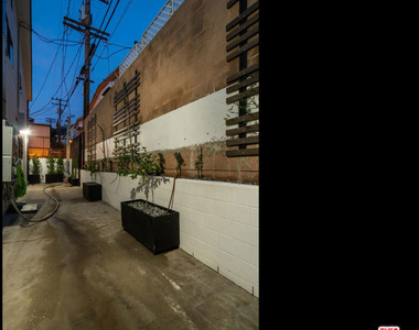 1262 N Sweetzer Avenue - Photo Thumbnail 22
