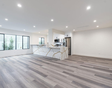 1262 N Sweetzer Avenue - Photo Thumbnail 7