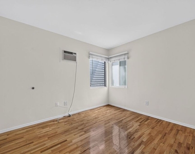 13553 Moorpark Street - Photo Thumbnail 26