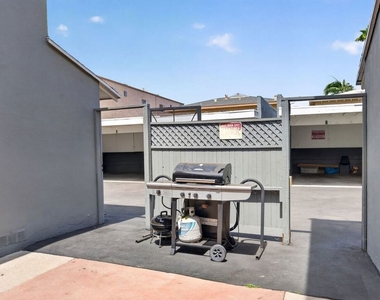 13553 Moorpark Street - Photo Thumbnail 31