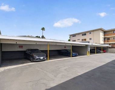 13553 Moorpark Street - Photo Thumbnail 32