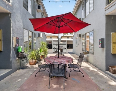 13553 Moorpark Street - Photo Thumbnail 30