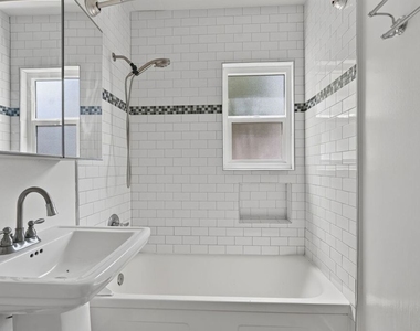 13553 Moorpark Street - Photo Thumbnail 24
