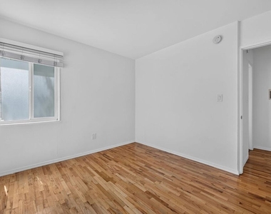 13553 Moorpark Street - Photo Thumbnail 25