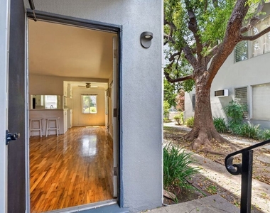 13553 Moorpark Street - Photo Thumbnail 5