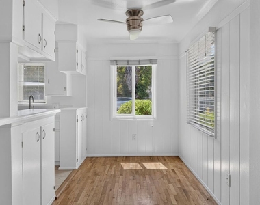 13553 Moorpark Street - Photo Thumbnail 10
