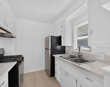 13553 Moorpark Street - Photo Thumbnail 13