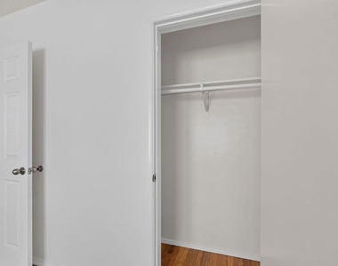 13553 Moorpark Street - Photo Thumbnail 21