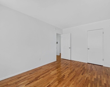 13553 Moorpark Street - Photo Thumbnail 19