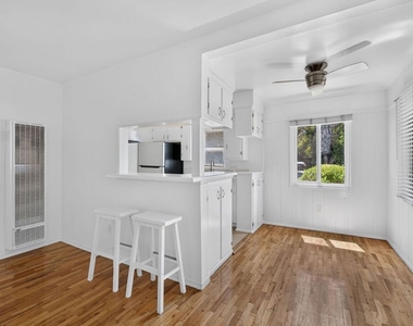 13553 Moorpark Street - Photo Thumbnail 9