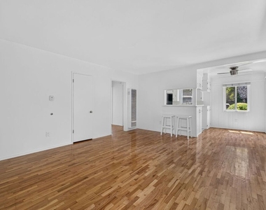 13553 Moorpark Street - Photo Thumbnail 6