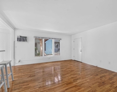 13553 Moorpark Street - Photo Thumbnail 16