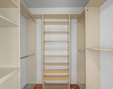 6609 Whitley Terrace - Photo Thumbnail 19