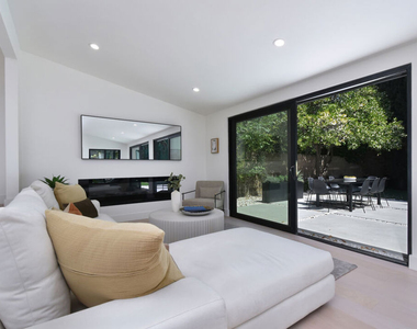 15431 Milbank Street - Photo Thumbnail 7
