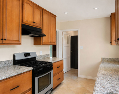 13134 Hartsook Street - Photo Thumbnail 9